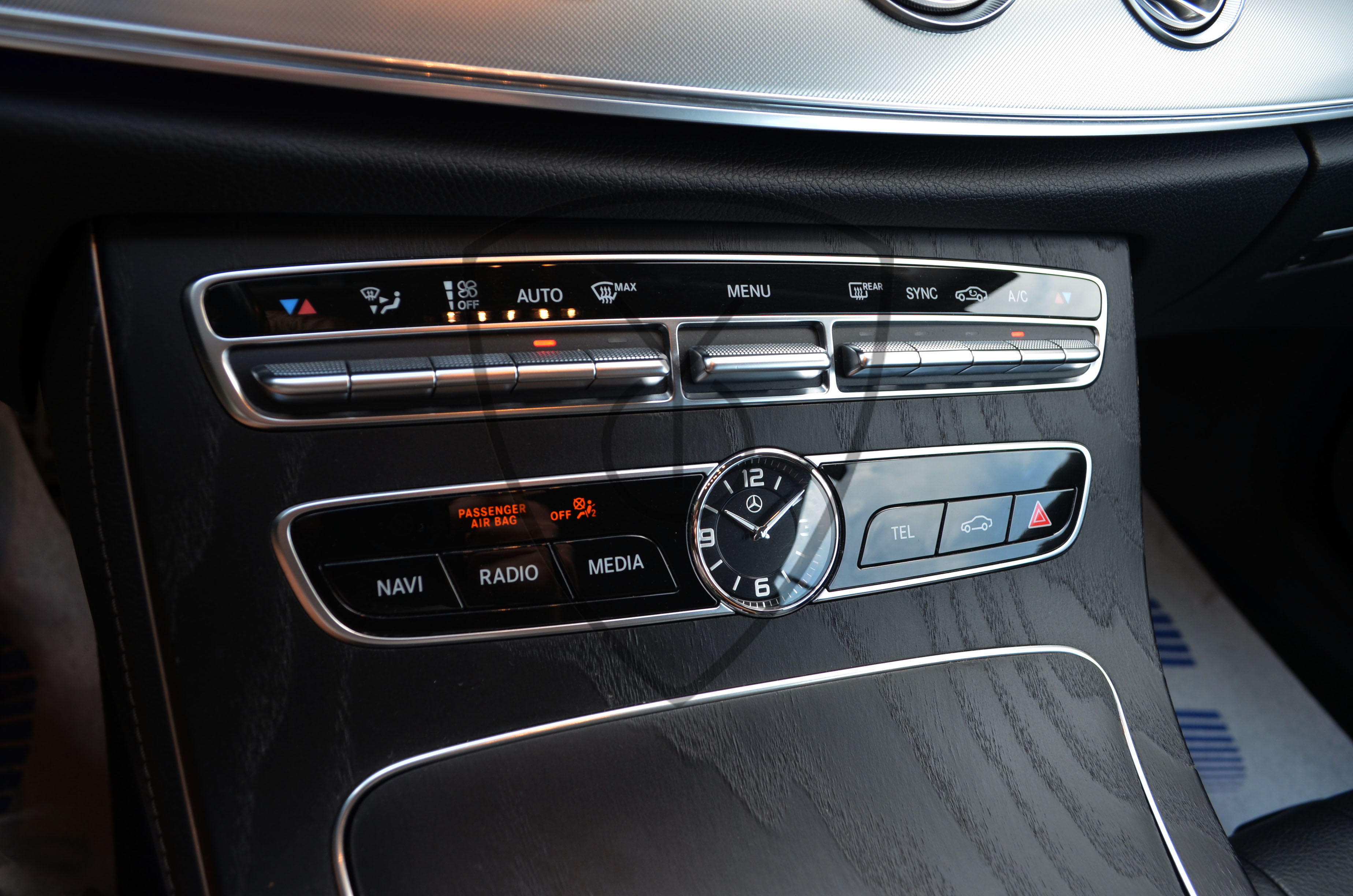 MERCEDES-BENZ-E220 — image 18